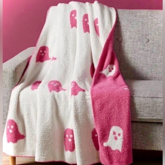 NEW! CUPCAKES & CASHMERE Hot Pink Ghosts Reversible Oversized Throw Blanket NWT! - Picture 8 of 16